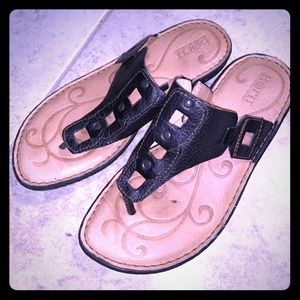 BORN black memory foam slippers size 6